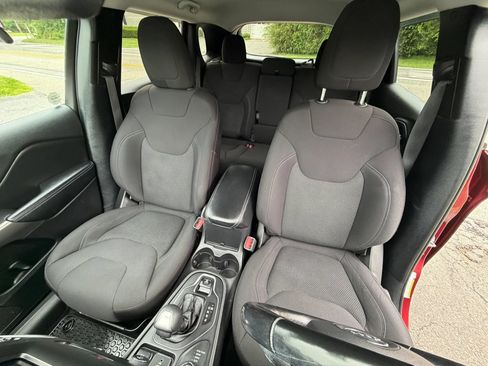 Used 2020 Jeep Cherokee Latitude w/ Cold Weather Group AWD/4WD image 14