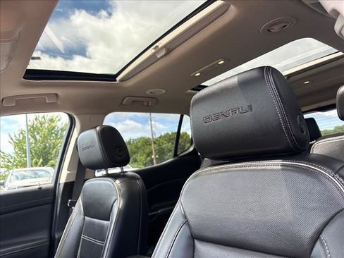 Certified 2022 GMC Acadia Denali w/ Denali Ultimate Package AWD/4WD image 19