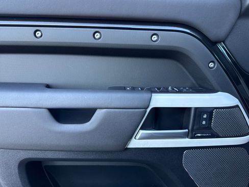 Used 2024 Land Rover Defender 110 S image 10