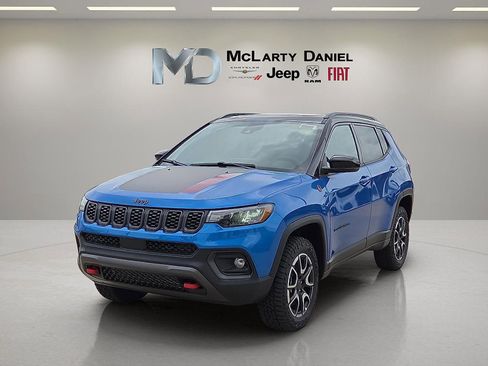 New 2026 Jeep Compass Trailhawk w/ Sun, Sound & Navigation Group image 2