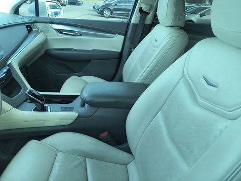 Used 2019 Cadillac XT5 Luxury image 3