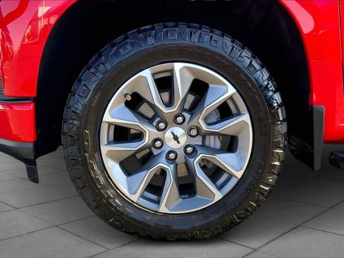 Used 2019 Chevrolet Silverado 1500 RST image 11