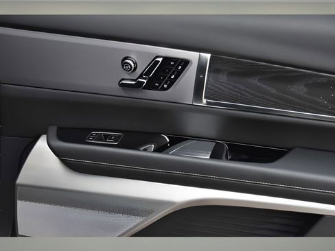 Certified 2026 Cadillac Vistiq Platinum image 35