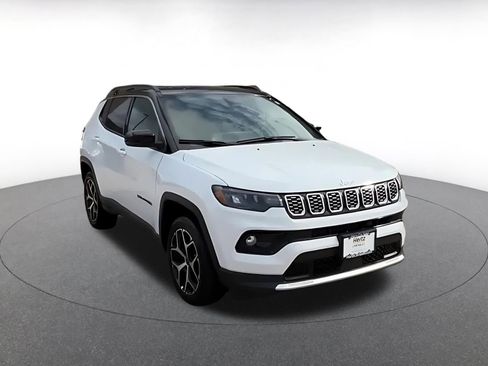 Used 2025 Jeep Compass Limited image 3
