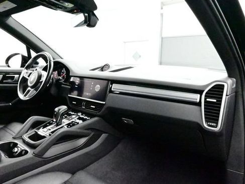 Certified 2022 Porsche Cayenne Platinum Edition AWD/4WD image 16