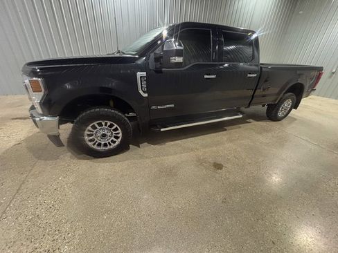 Used 2022 Ford F250 XLT w/ XLT Premium Package image 2