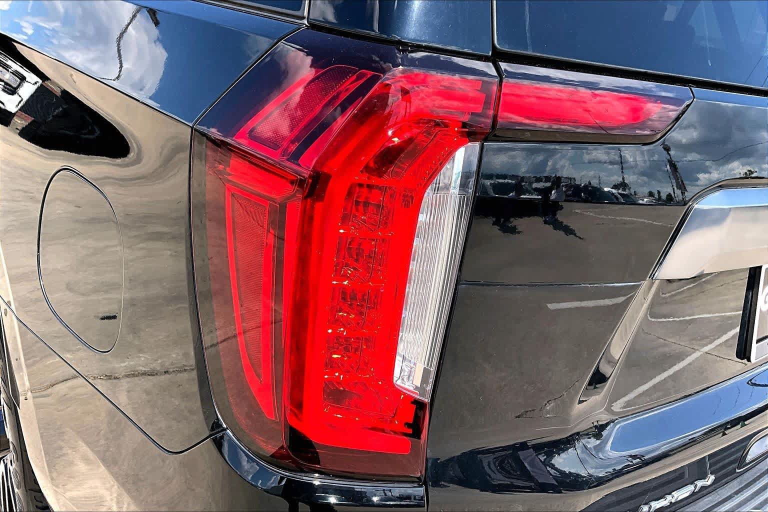 Used 2021 GMC Yukon AT4 w/ AT4 Premium Package AWD/4WD image 29