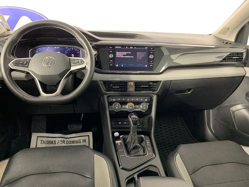 Used 2022 Volkswagen Taos SEL w/ Panoramic Sunroof Package FWD image 34
