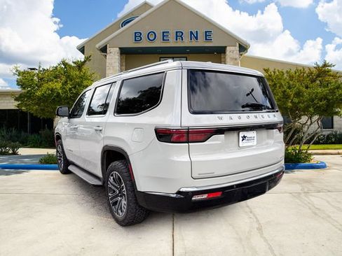 Used 2022 Jeep Wagoneer Series III w/ Flexible Seating Group AWD/4WD image 3