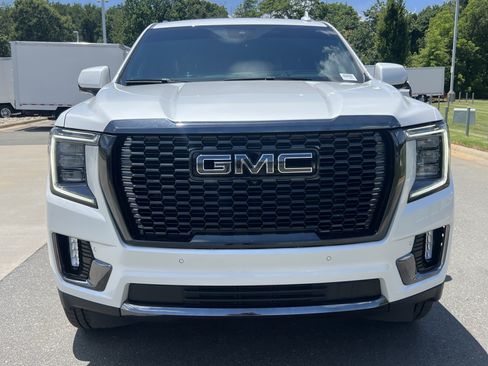 Used 2023 GMC Yukon XL Denali Ultimate AWD/4WD image 4