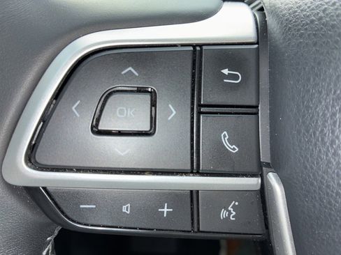 Used 2024 Toyota Highlander XLE image 25