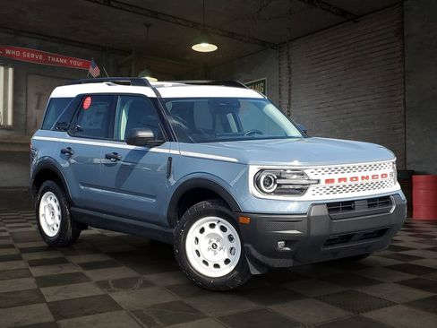 New 2025 Ford Bronco Sport Heritage w/ Convenience Package AWD/4WD image 2
