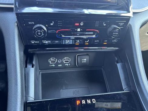 New 2025 Jeep Grand Cherokee Altitude image 10