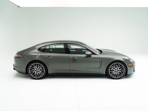 Certified 2023 Porsche Panamera 4 Platinum Edition image 8