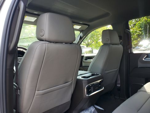 New 2026 GMC Sierra 1500 SLT w/ SLT Premium Package image 8