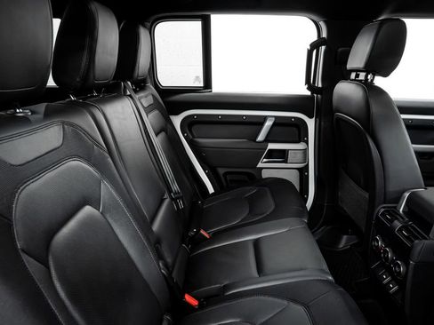 Used 2023 Land Rover Defender 130 X-Dynamic SE image 33