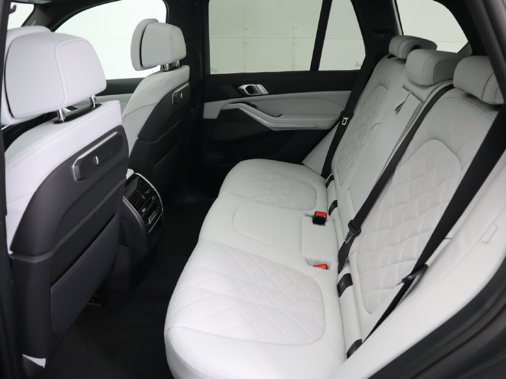Certified 2026 BMW X5 sDrive40i w/ Climate Comfort Package RWD image 23