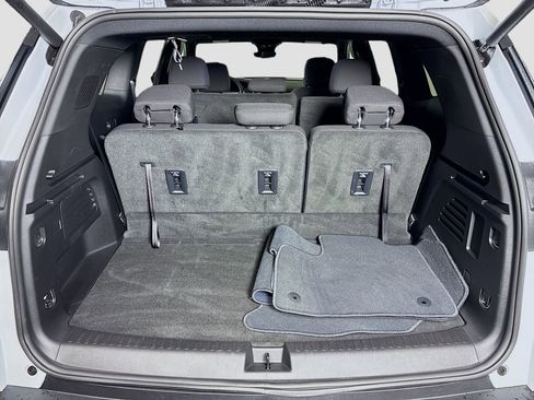 Used 2026 GMC Acadia Elevation image 27