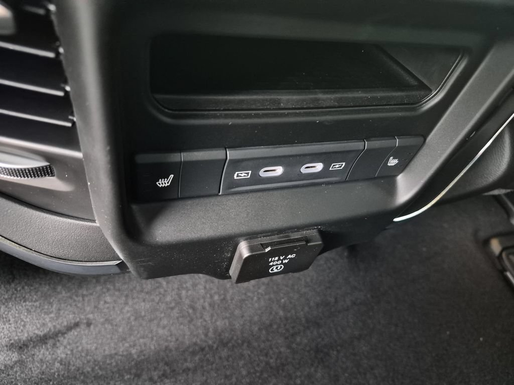 New 2026 RAM 1500 Laramie AWD/4WD image 14