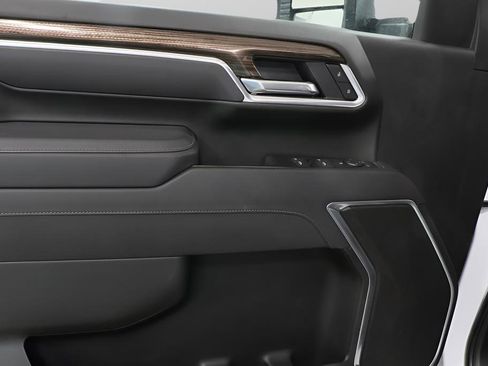 Used 2025 Chevrolet Silverado 2500 LT w/ Convenience Package image 21