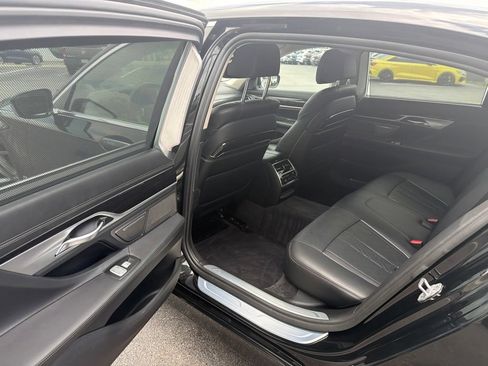 Used 2019 BMW 750i xDrive w/ Autobahn Package AWD/4WD image 6