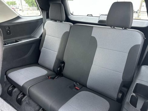 Used 2021 Chevrolet Traverse LT FWD image 26