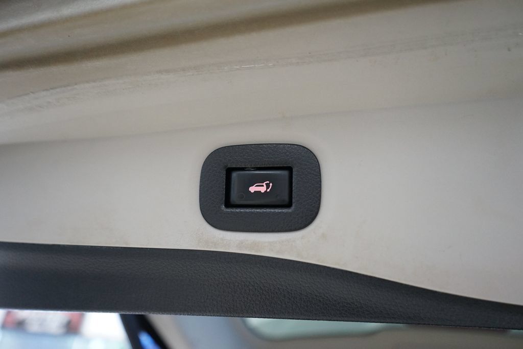 Used 2017 Nissan Rogue SV AWD/4WD image 48