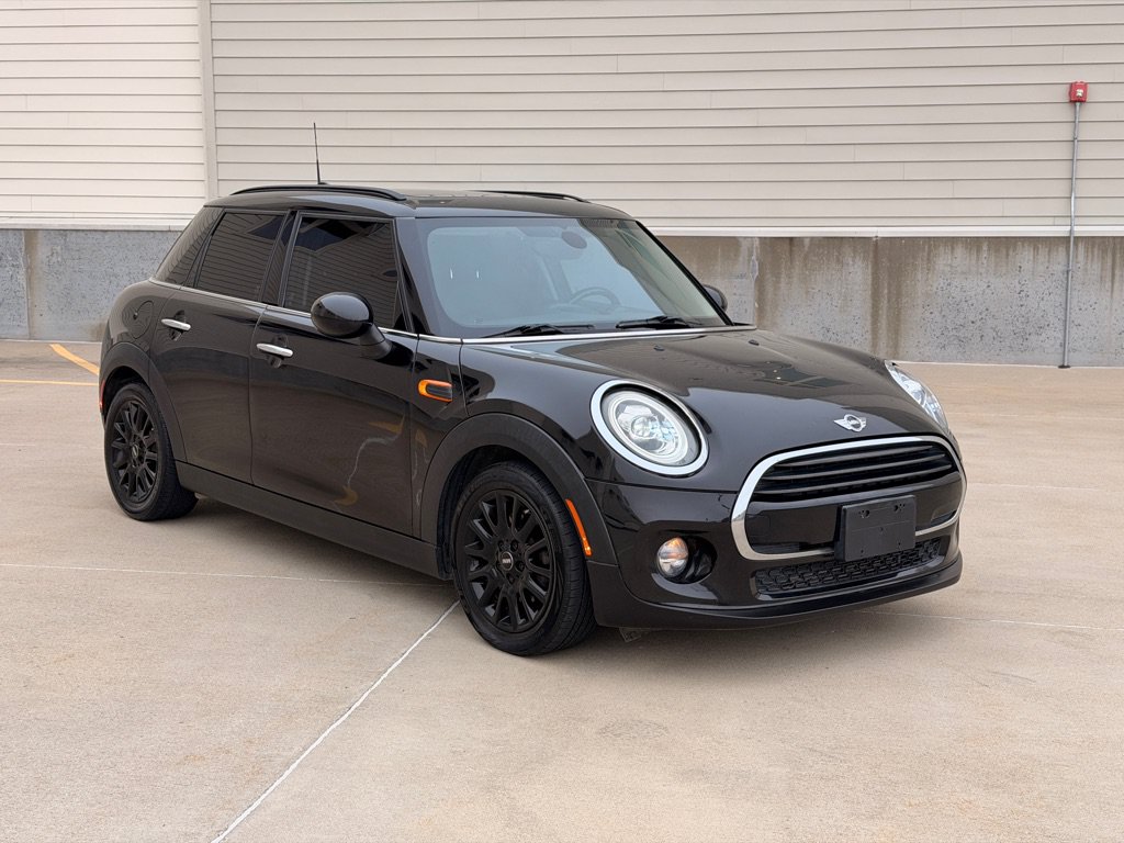 Used 2017 MINI Cooper 4-Door Hardtop FWD image 1