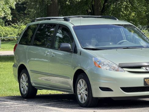 Used 2009 Toyota Sienna LE FWD image 17