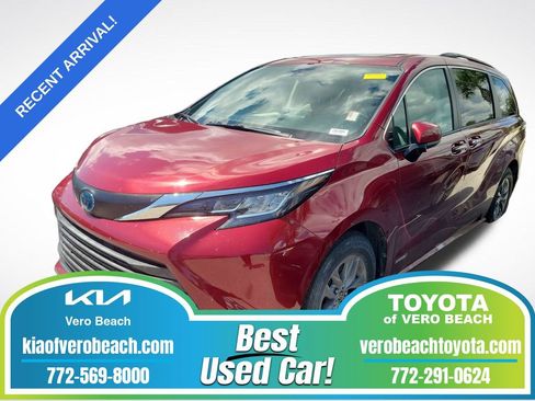 Used 2021 Toyota Sienna XLE FWD image 1