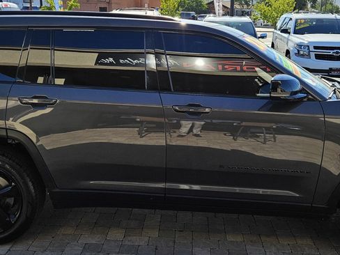 Used 2022 Jeep Grand Cherokee L Laredo AWD/4WD image 5