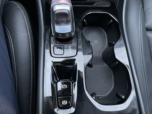 Used 2025 Volvo XC40 B5 Plus image 52