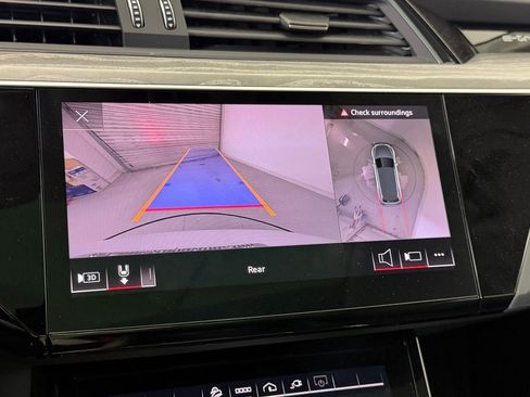 Used 2022 Audi e-tron Premium Plus w/ Premium Plus Package image 24