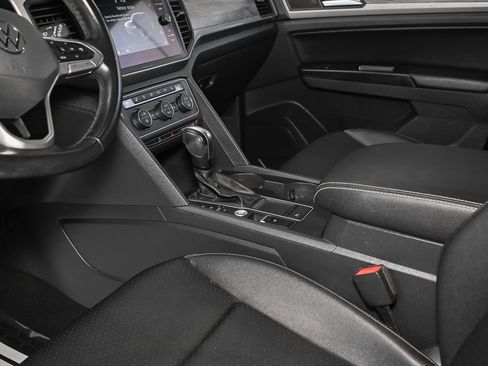 Used 2020 Volkswagen Atlas Cross Sport SE FWD image 31