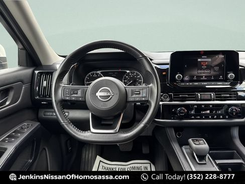 Certified 2024 Nissan Pathfinder SV FWD image 21