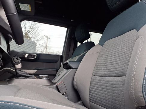 Used 2023 Ford Bronco Outer Banks image 3