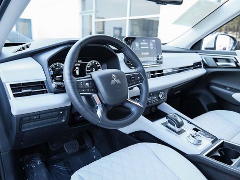 Used 2023 Mitsubishi Outlander SEL FWD image 19