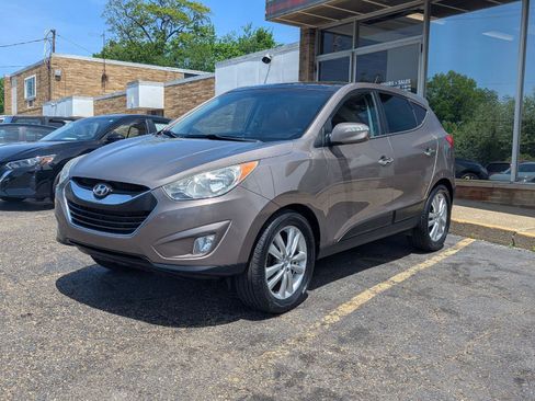 Used 2013 Hyundai Tucson Limited w/ Premium Pkg AWD/4WD image 2