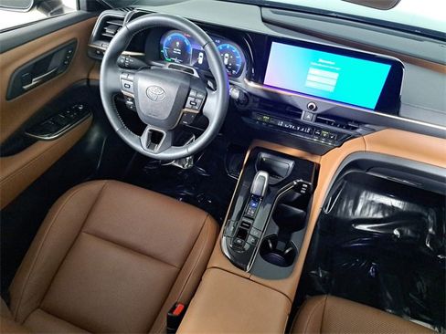 Used 2025 Toyota Crown Signia image 15