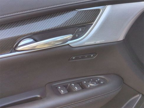 Used 2021 Cadillac XT6 Sport image 23