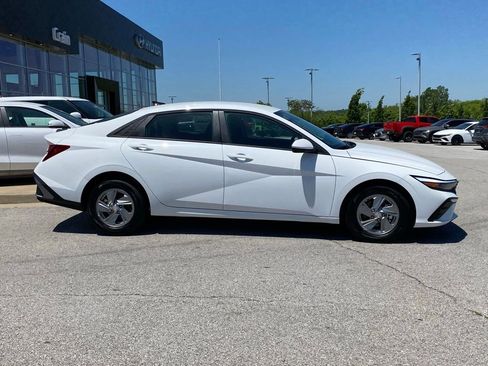 New 2026 Hyundai Elantra SE w/ Cargo Package FWD image 9