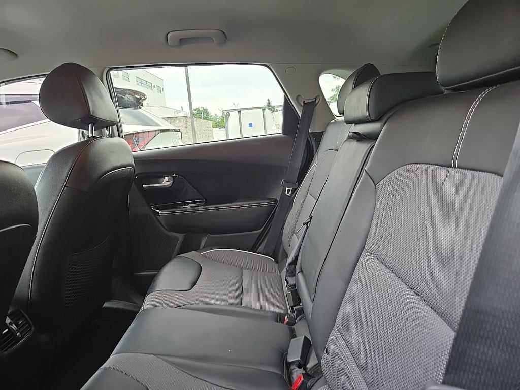 Used 2022 Kia Niro EX w/ Cold Weather Package FWD image 30