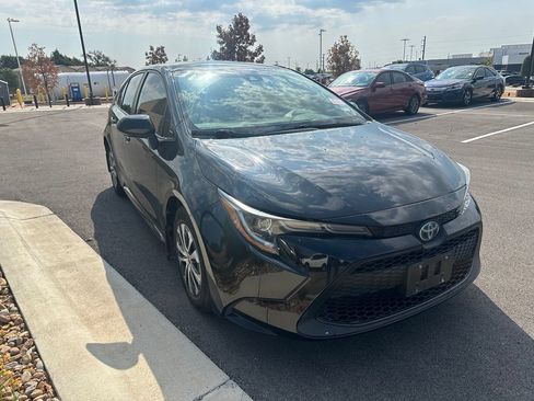 Used 2022 Toyota Corolla LE FWD image 2