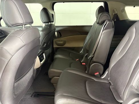 New 2026 Kia Carnival EX image 32