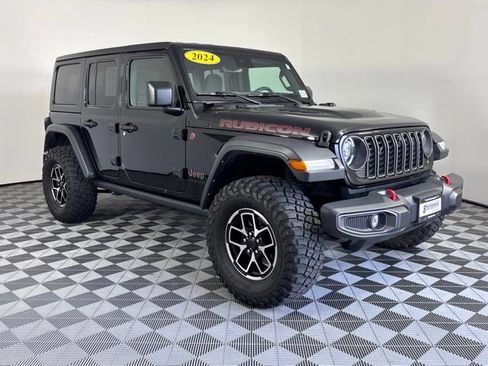 Used 2024 Jeep Wrangler Unlimited Rubicon w/ Technology Group AWD/4WD image 4