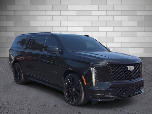 Used 2025 Cadillac Escalade ESV V w/ LPO, ONYX Package AWD/4WD image 6