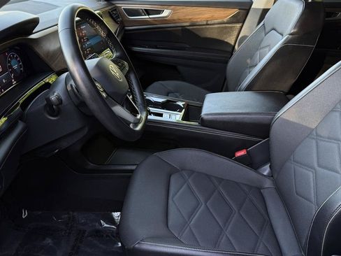 Used 2024 Volkswagen Atlas SE AWD/4WD image 27