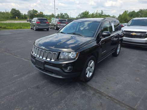 Used 2016 Jeep Compass Latitude AWD/4WD image 2
