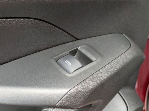 Used 2025 Chevrolet Trax LT FWD image 27