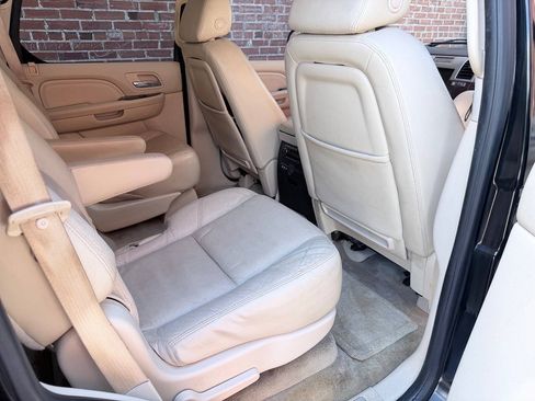 Used 2007 Cadillac Escalade AWD w/ Information Package image 15